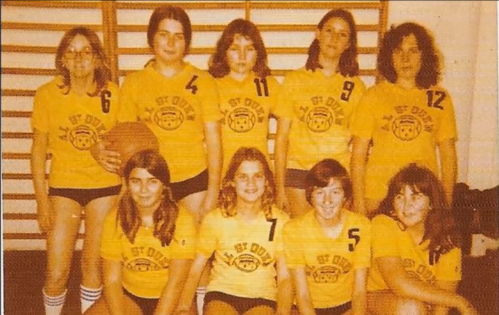 photo des championnes de france en 1970 de l'also basketball a saint ouen dans le 41